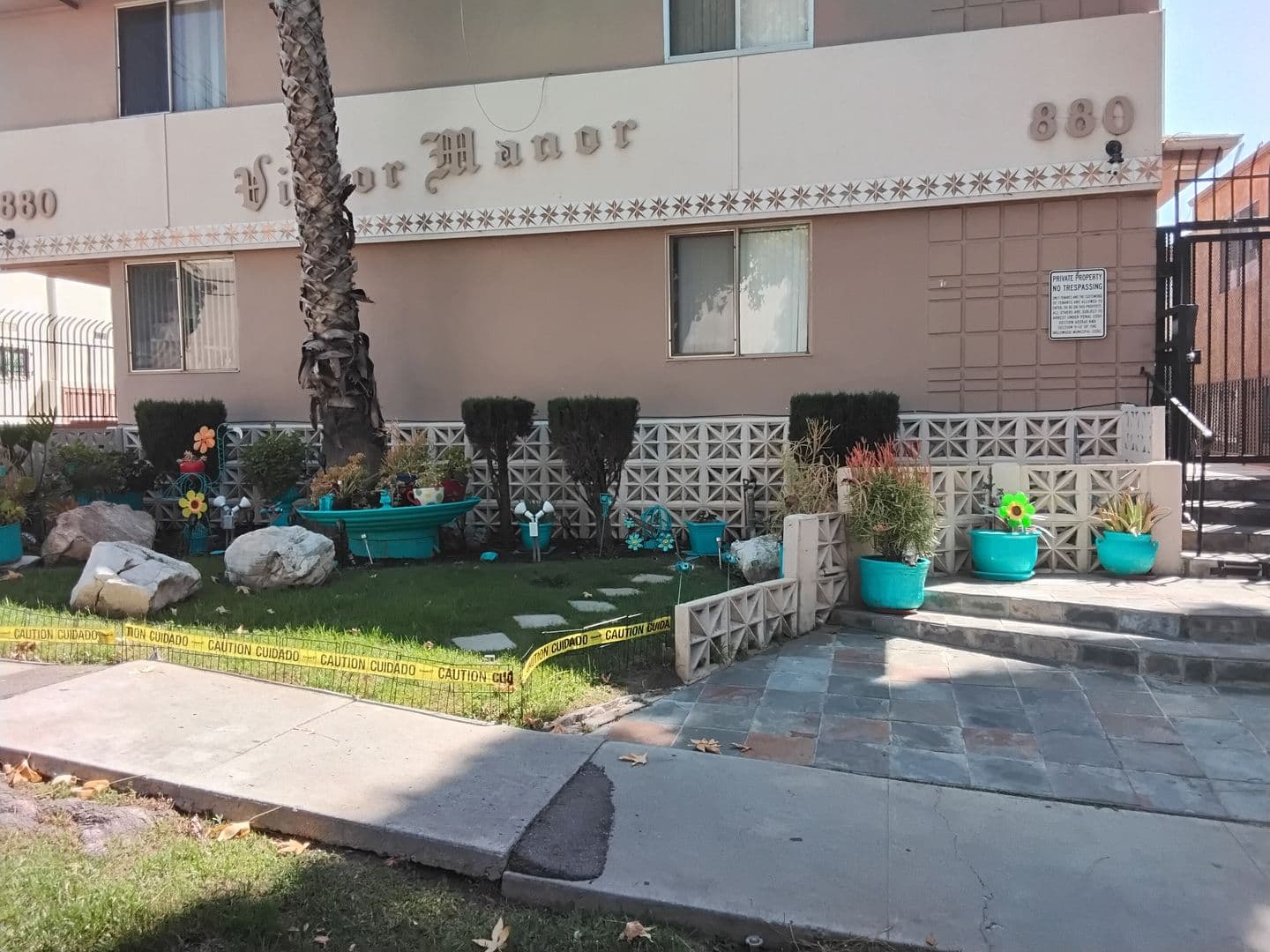 Inglewood Apartment: 880 Victor Avenue