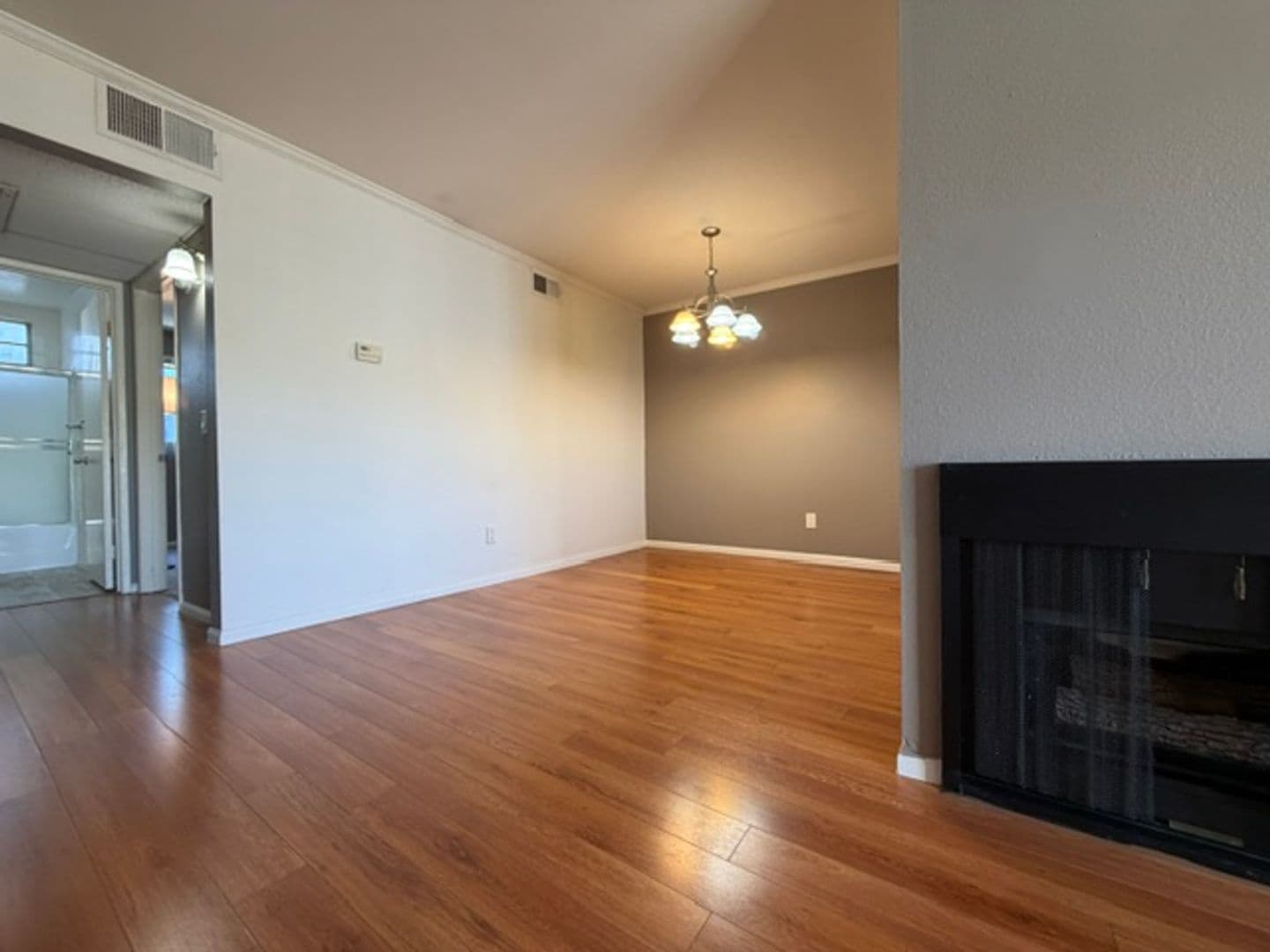 Toluca Lake Apartment: 10825 Blix Street