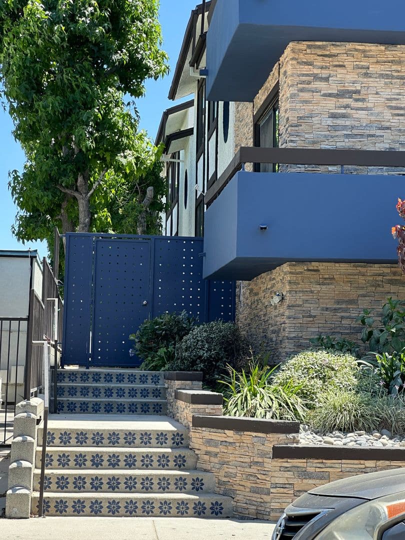 Northridge Apartment: 18414 Vincennes Street