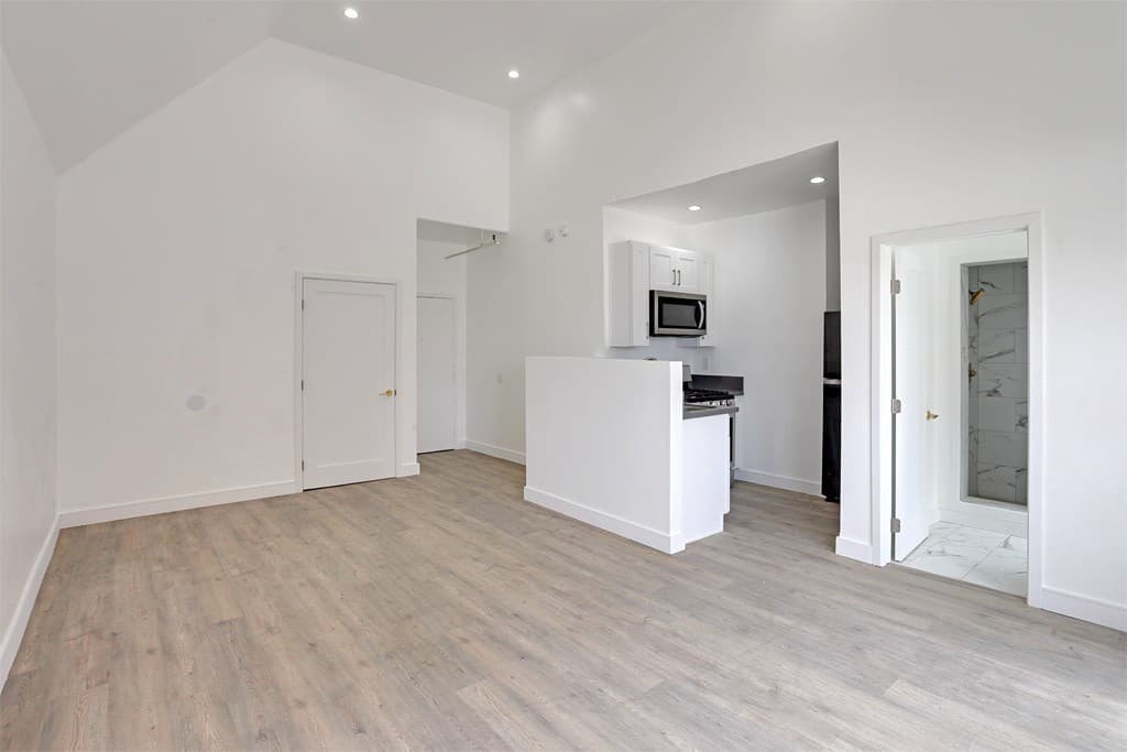 Los Angeles Apartment: 722 S Manhattan Place