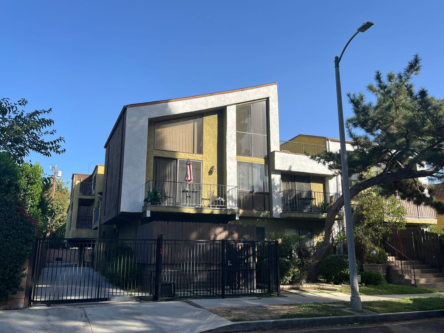 Studio City Apartment: 4260 Troost Avenue