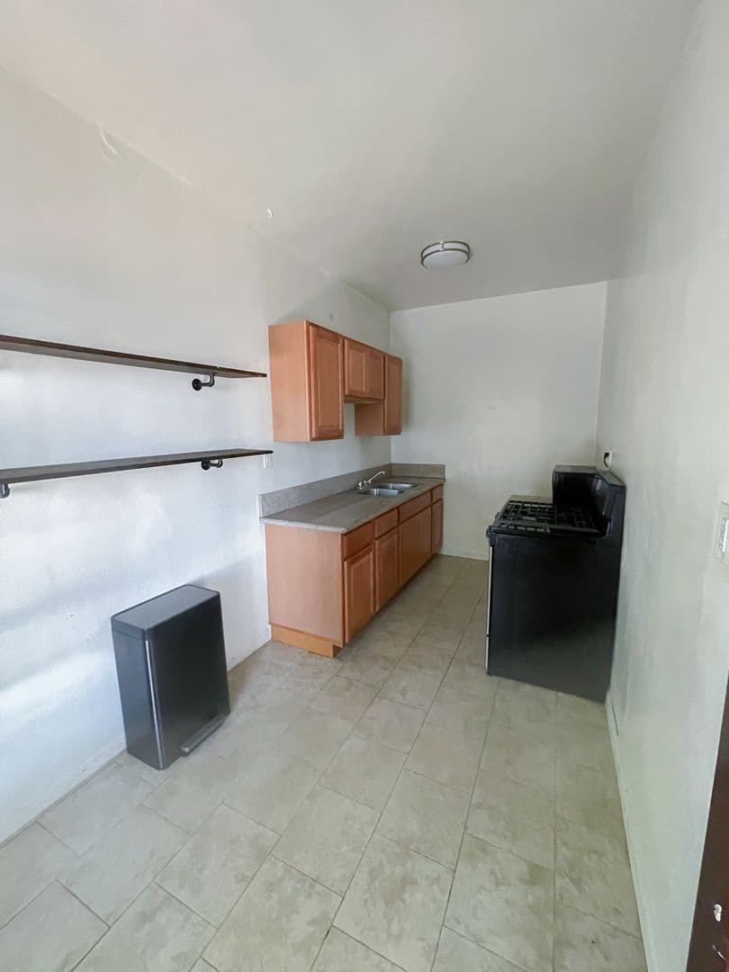 Los Angeles Apartment: 367 N Orange Grove Ave.