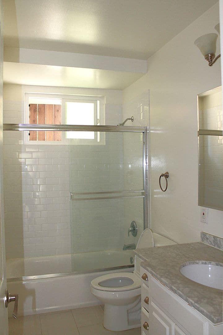 West Hollywood Apartment: 937 Hilldale Ave.