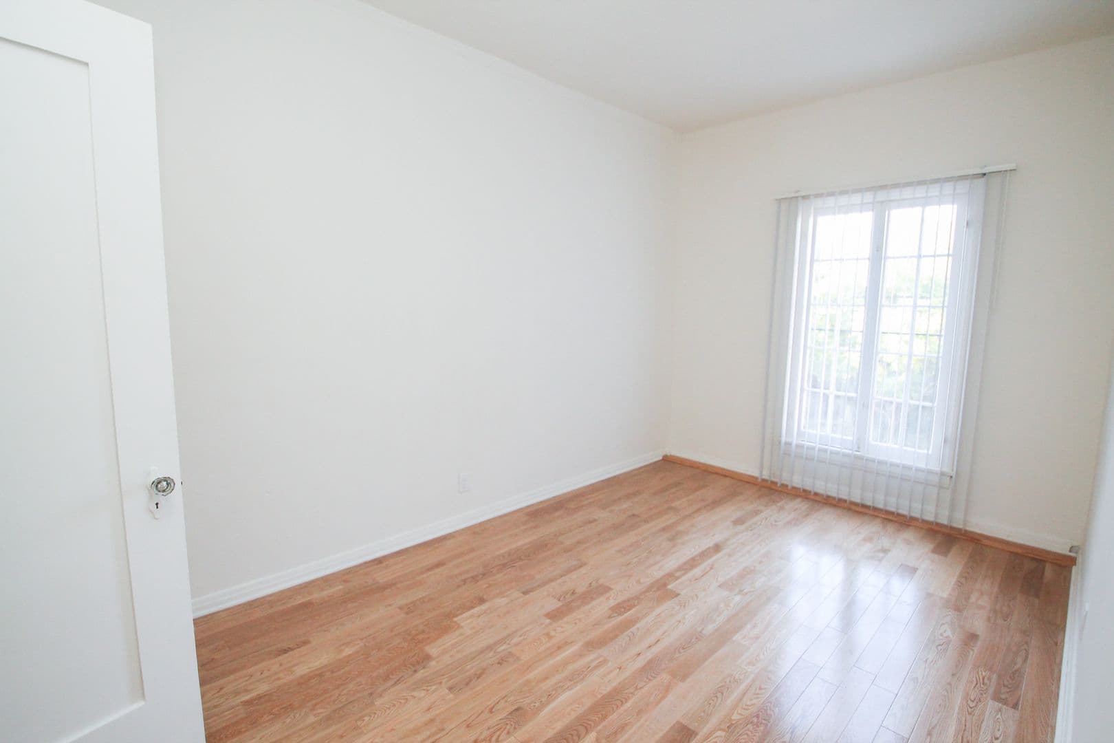Los Angeles Apartment: 367 N Orange Grove Ave.