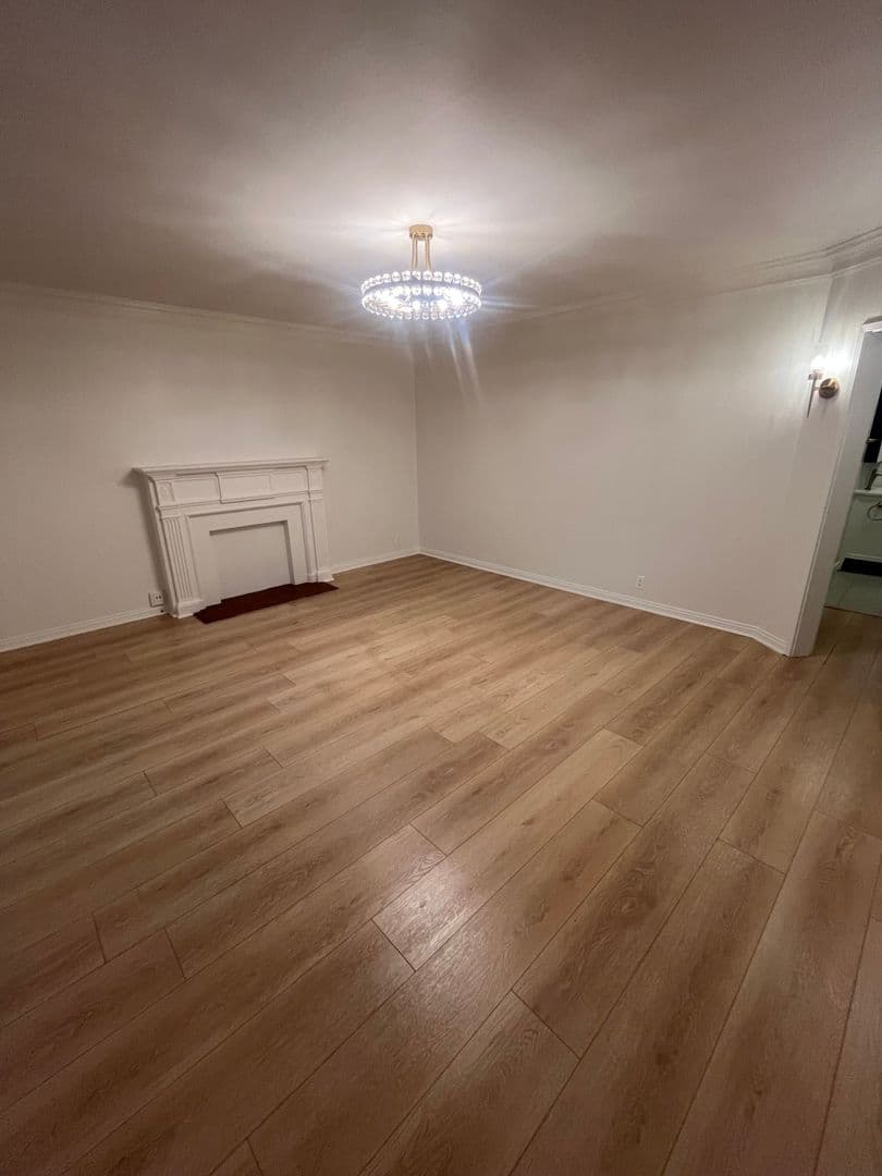 Los Angeles Apartment: 7414 Hollywood Blvd