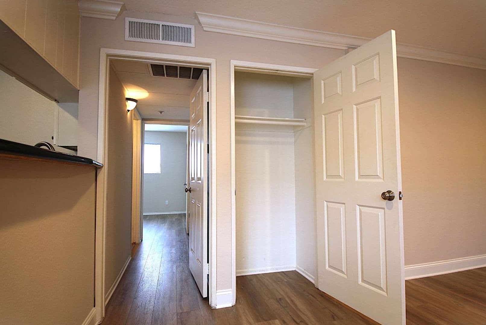 Sherman Oaks Apartment: 14930 Moorpark St.