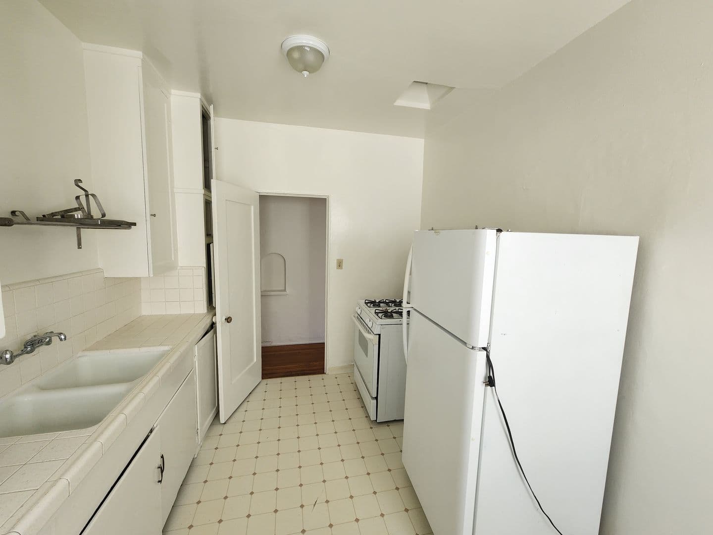 Los Angeles Apartment: 422 N. Hayworth Ave.