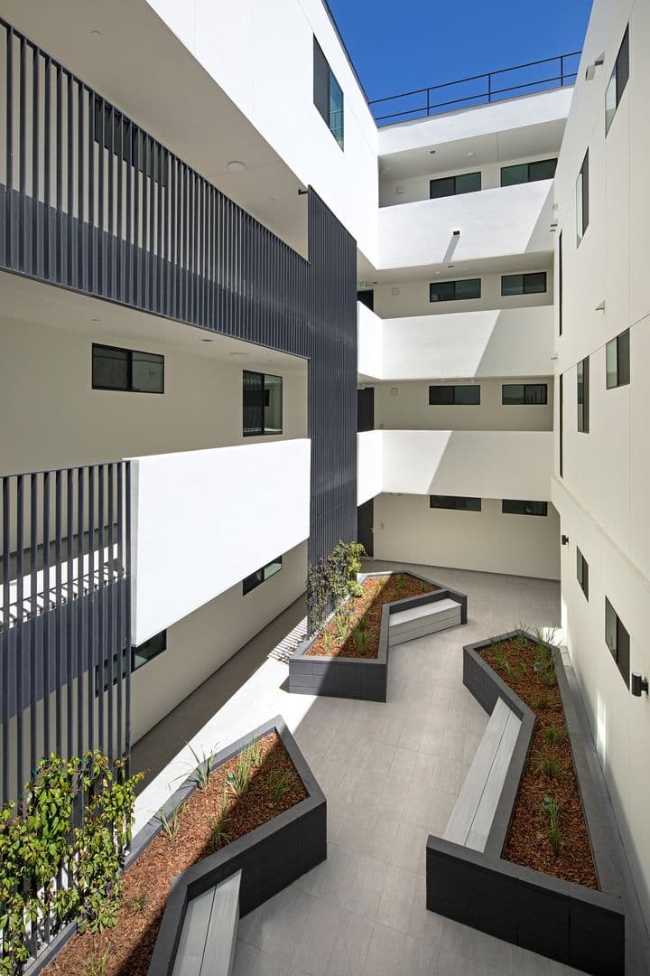 Studio City Apartment: 12012 Valleyheart Dr