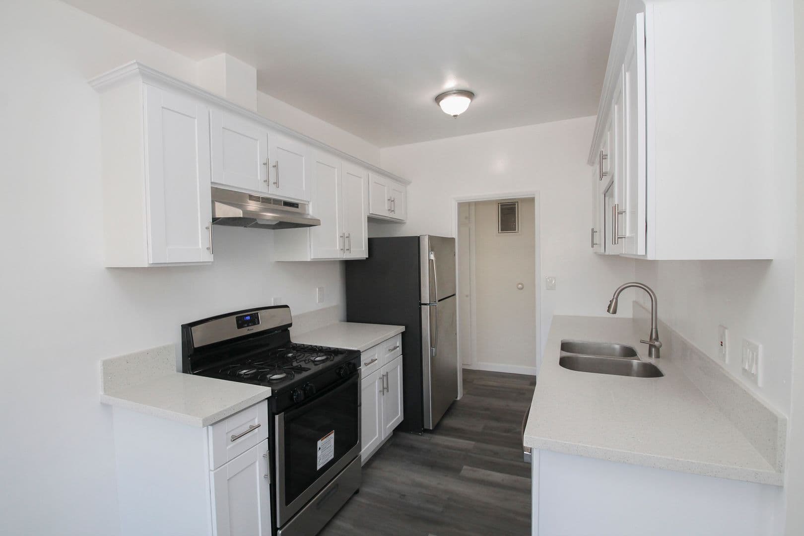Inglewood Apartment: 604 Evergreen St