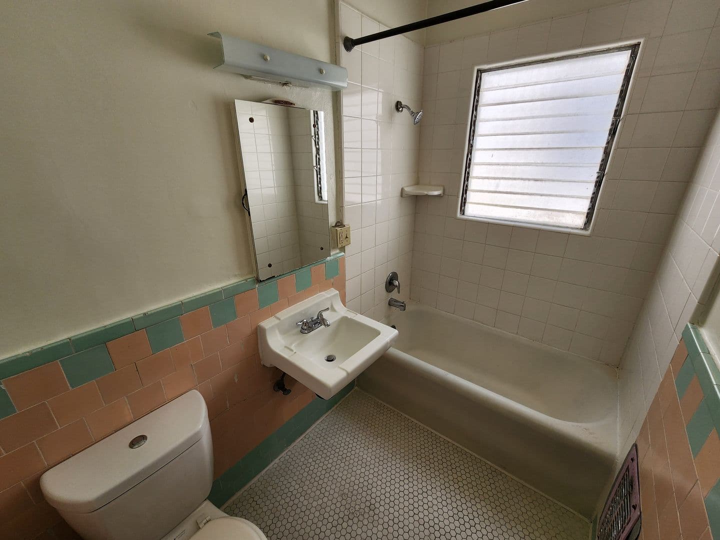 Los Angeles Apartment: 422 N. Hayworth Ave.