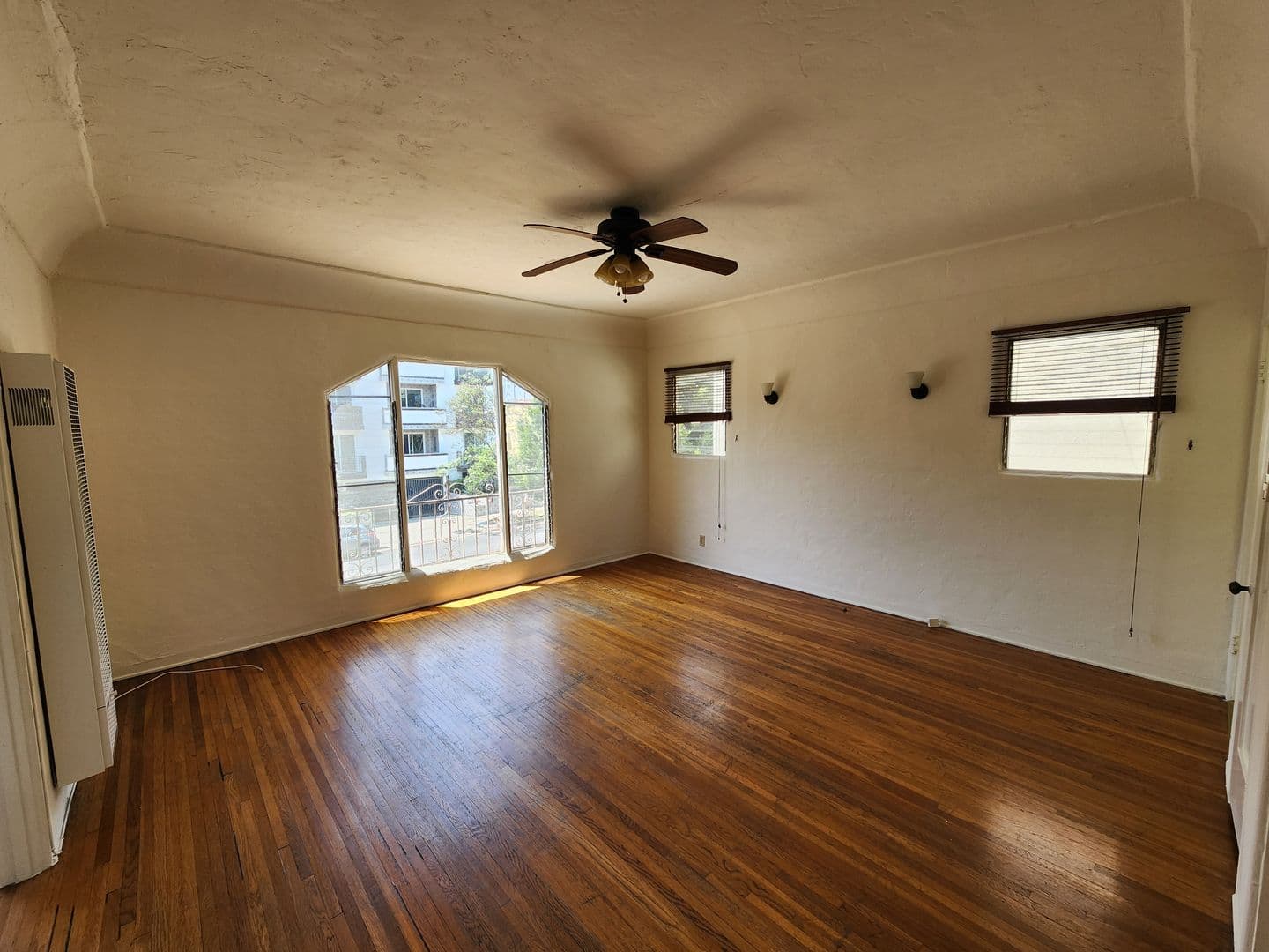 Los Angeles Apartment: 422 N. Hayworth Ave.