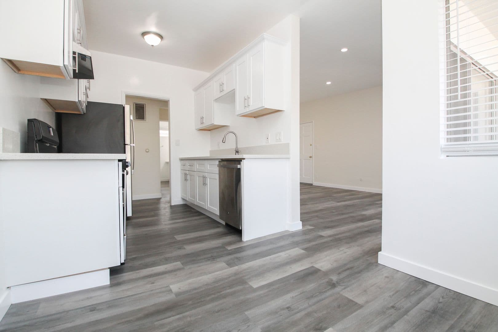 Inglewood Apartment: 604 Evergreen St