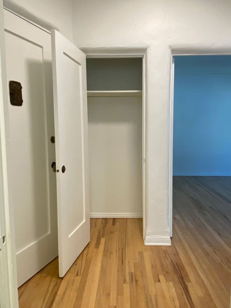 Los Angeles Apartment: 369 North Spaulding Avenue