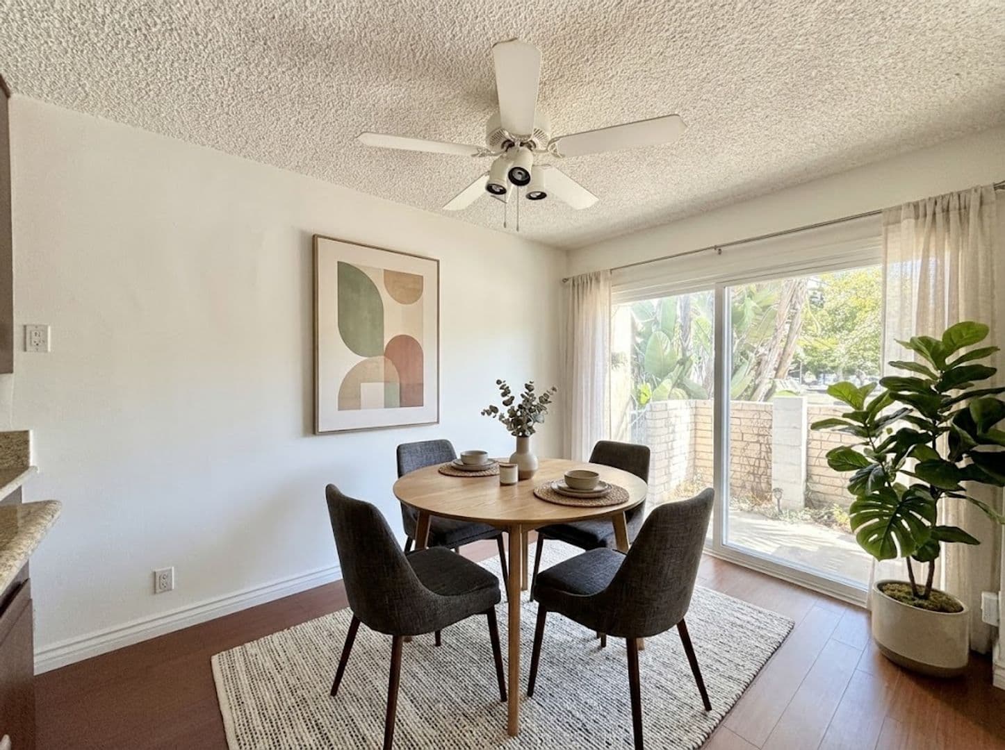Studio City Apartment: 12231 Moorpark St.
