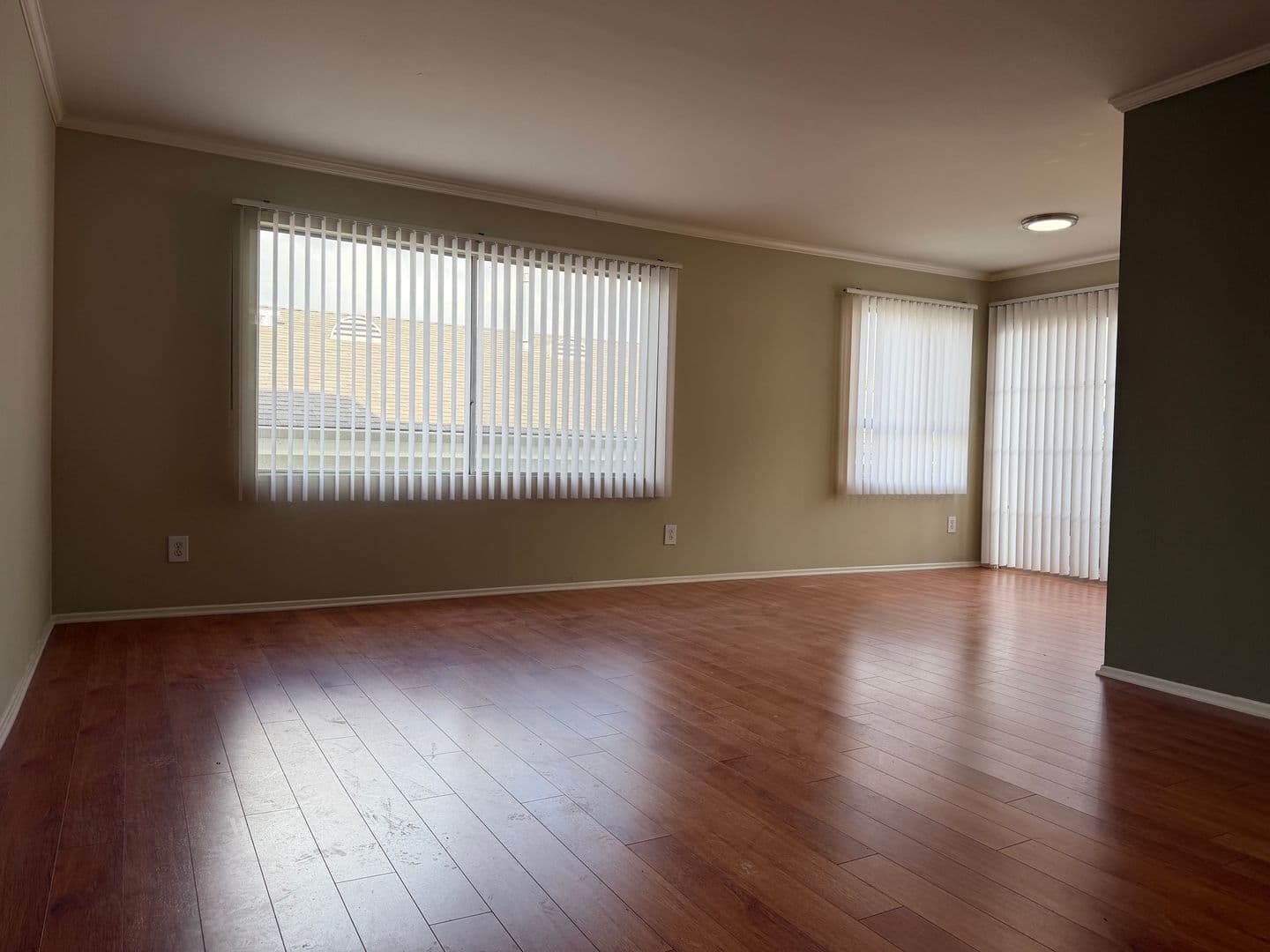 Toluca Lake Apartment: 10825 Blix Street