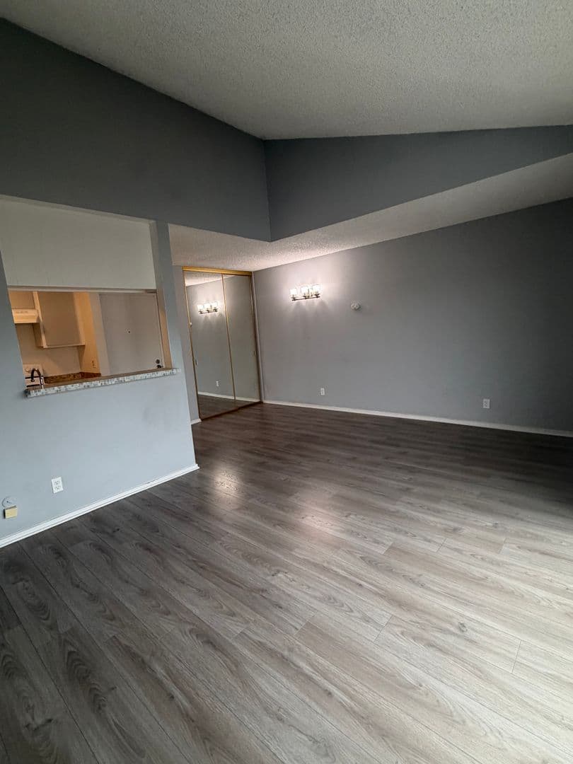 Los Angeles Apartment: 400 S. Kingsley Drive
