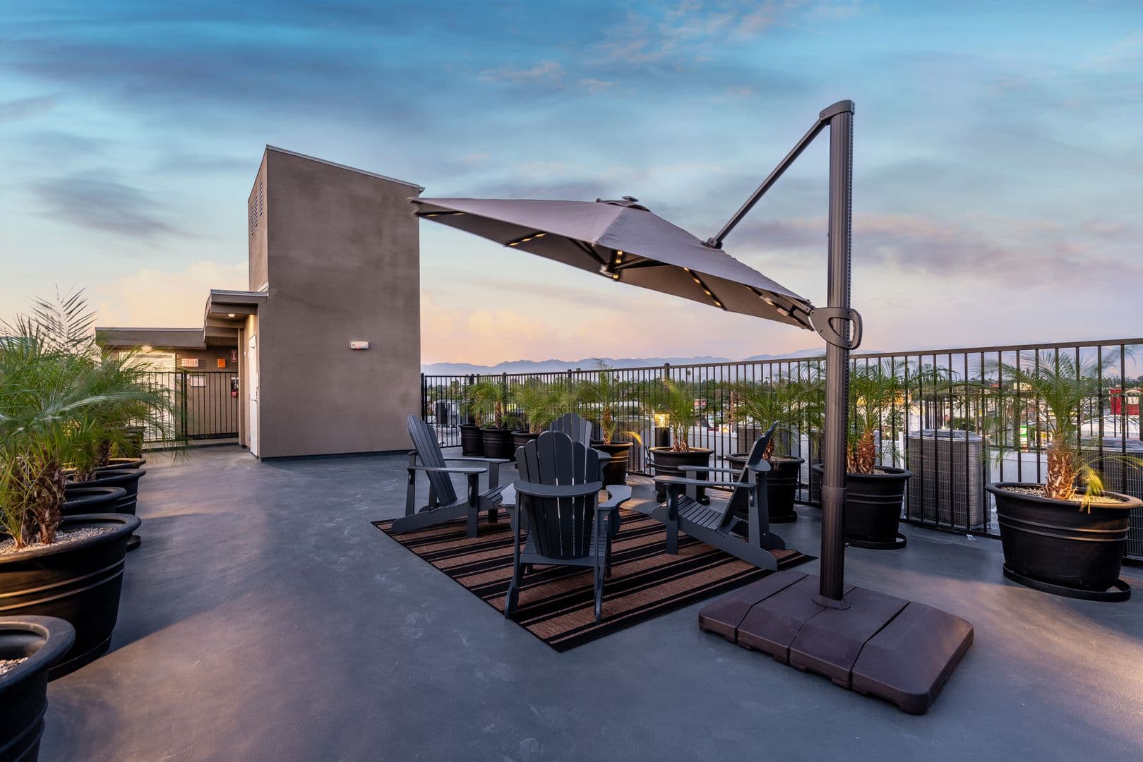 Van Nuys Apartment: 13724 Victory Blvd.