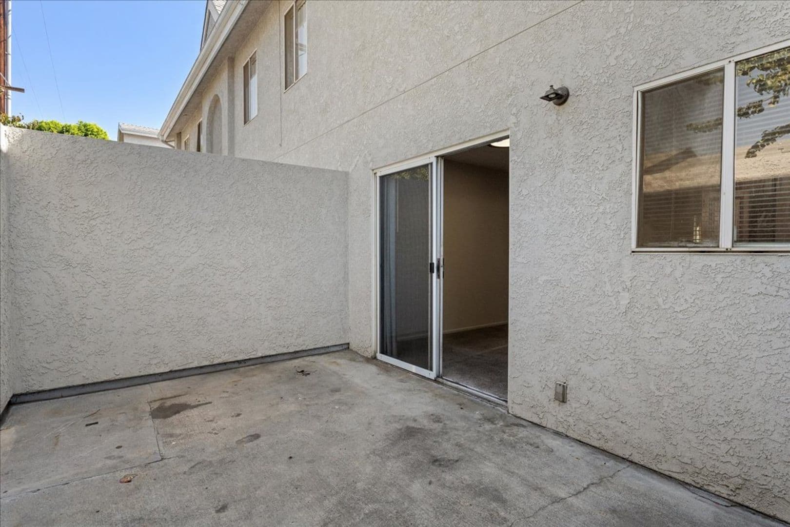 North Hills Apartment: 9660 Sepulveda Blvd