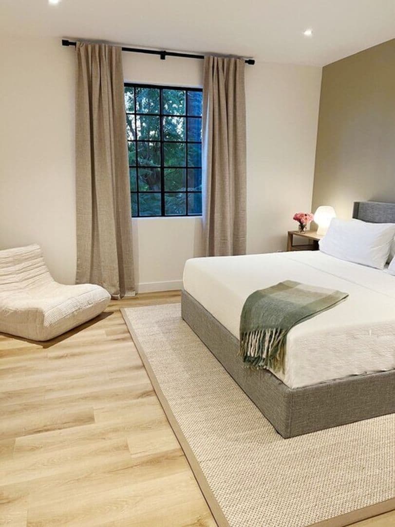 Los Angeles Apartment: 1744 Butler Avenue