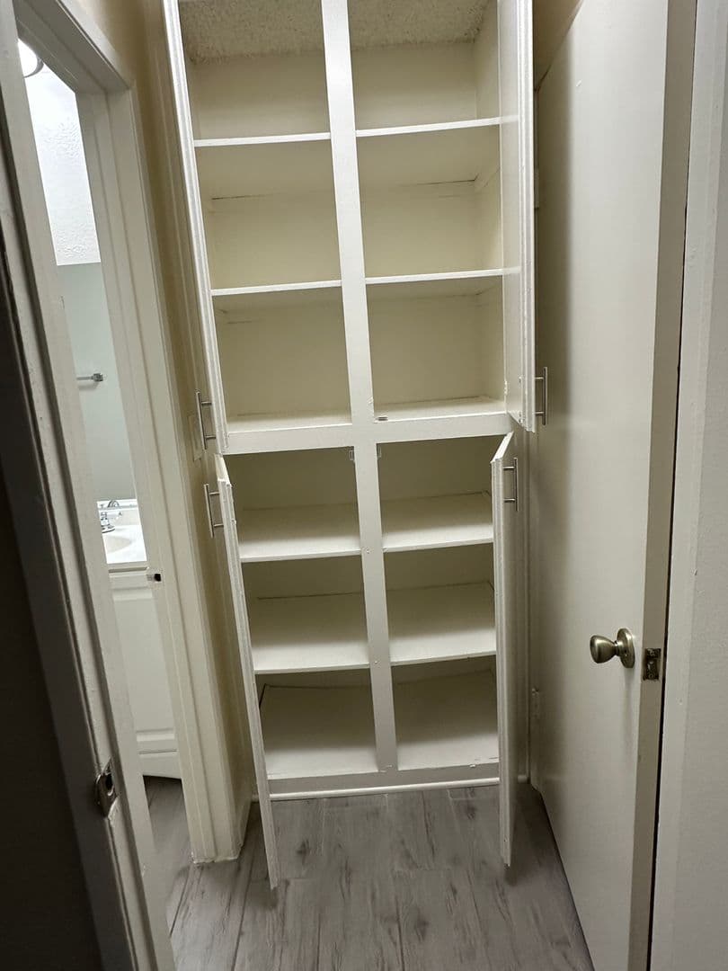 Valley Village Apartment: 5328 Hermitage Avenue