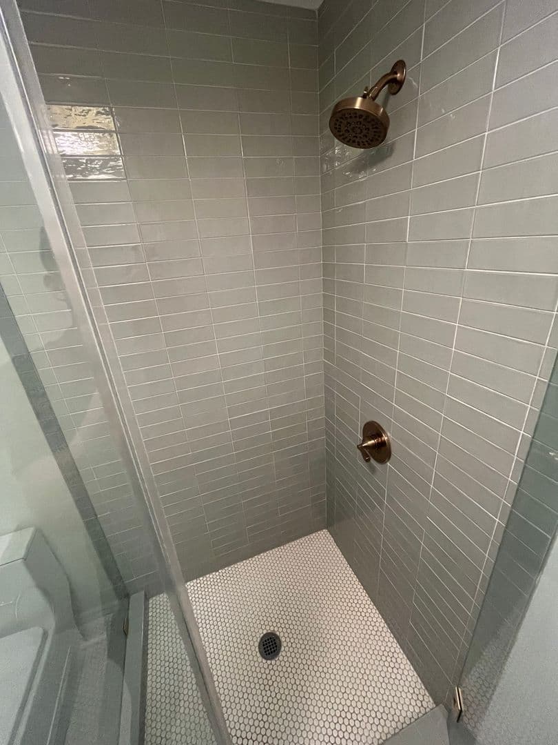 Los Angeles Apartment: 7414 Hollywood Blvd