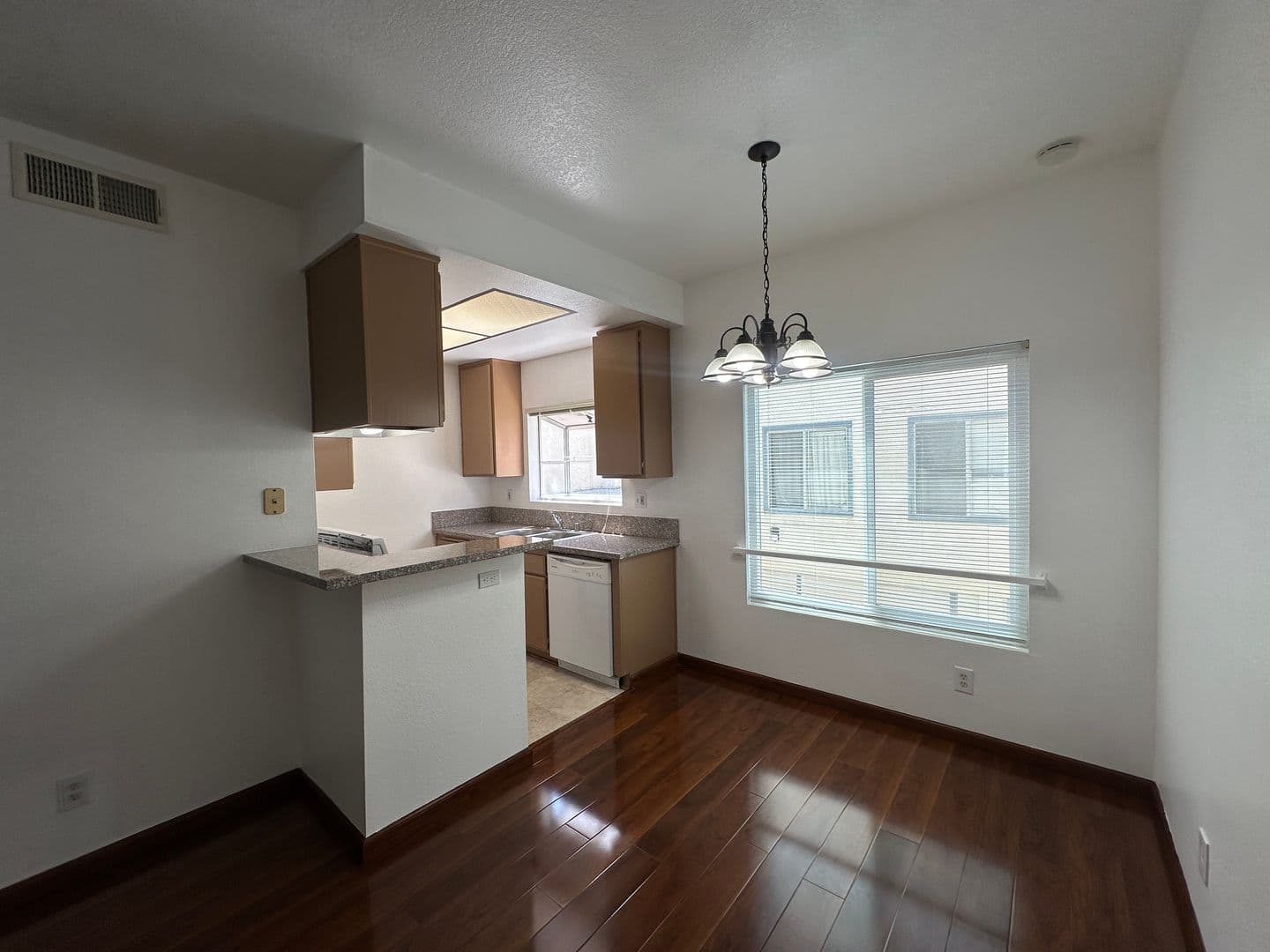 Pasadena Apartment: 79 & 89 Roosevelt Ave.