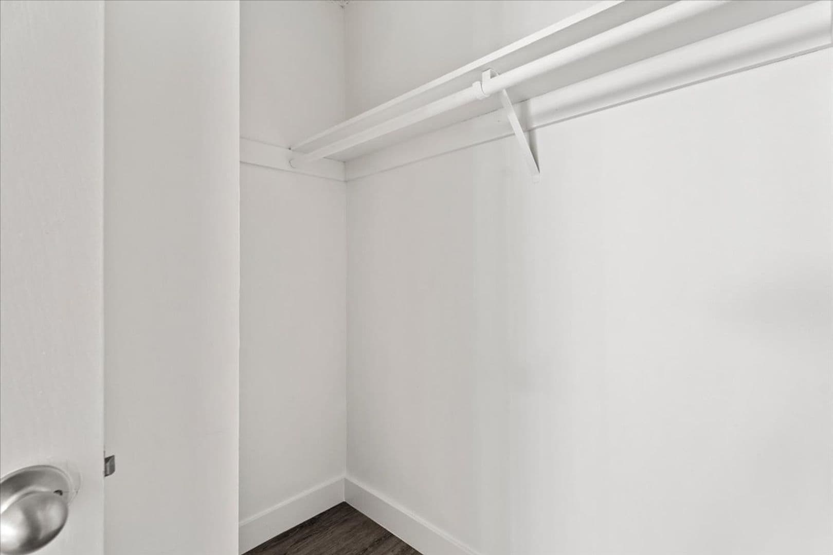 Los Angeles Apartment: 5232 Fairview Blvd