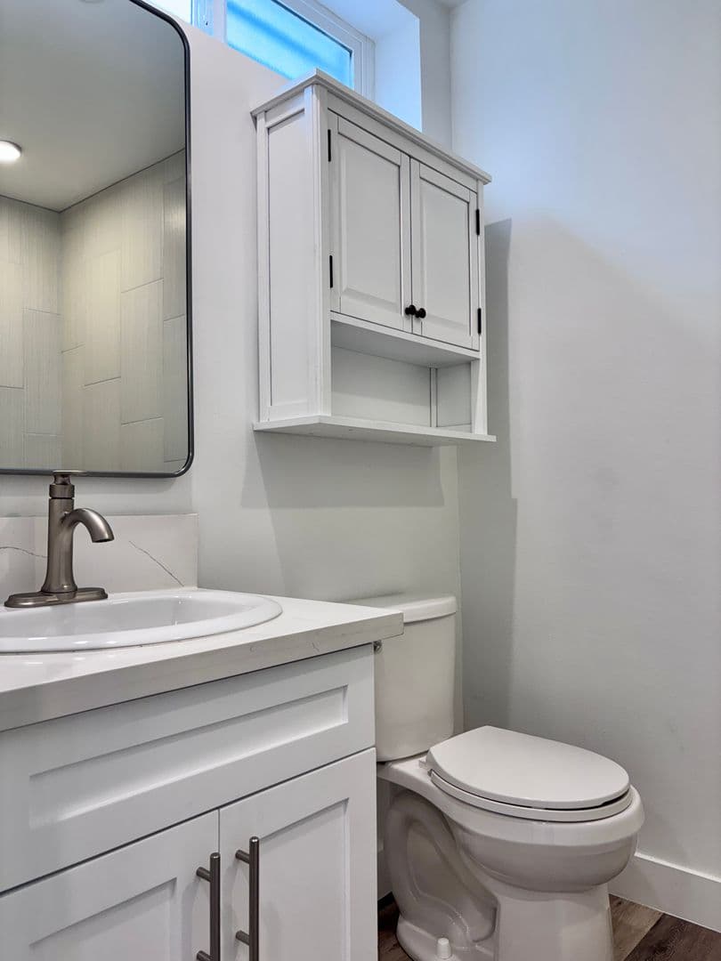 Los Angeles Apartment: 125 South Croft Avenue
