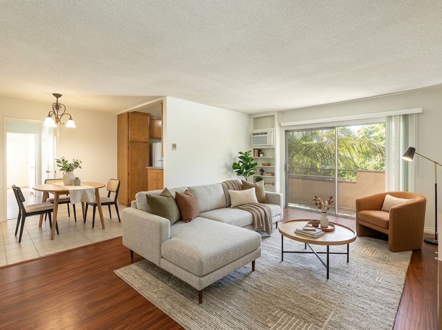 West Hollywood Apartment: 1030 N Harper Ave.