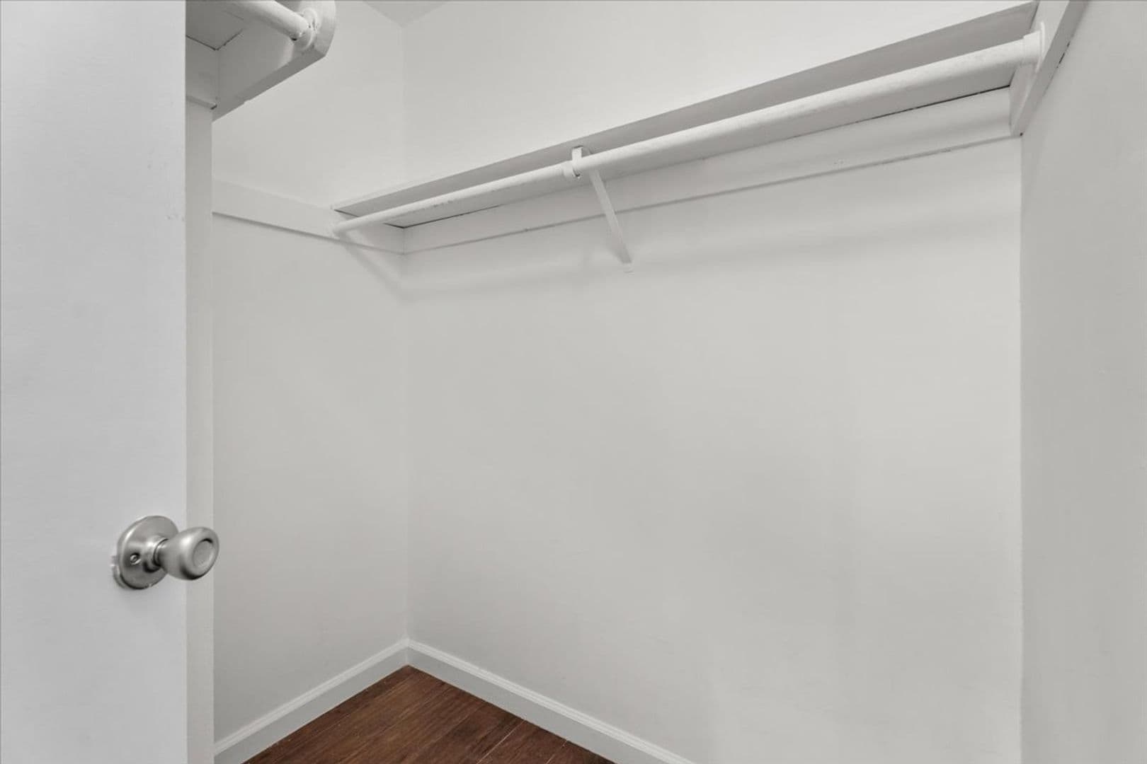 Los Angeles Apartment: 5232 Fairview Blvd