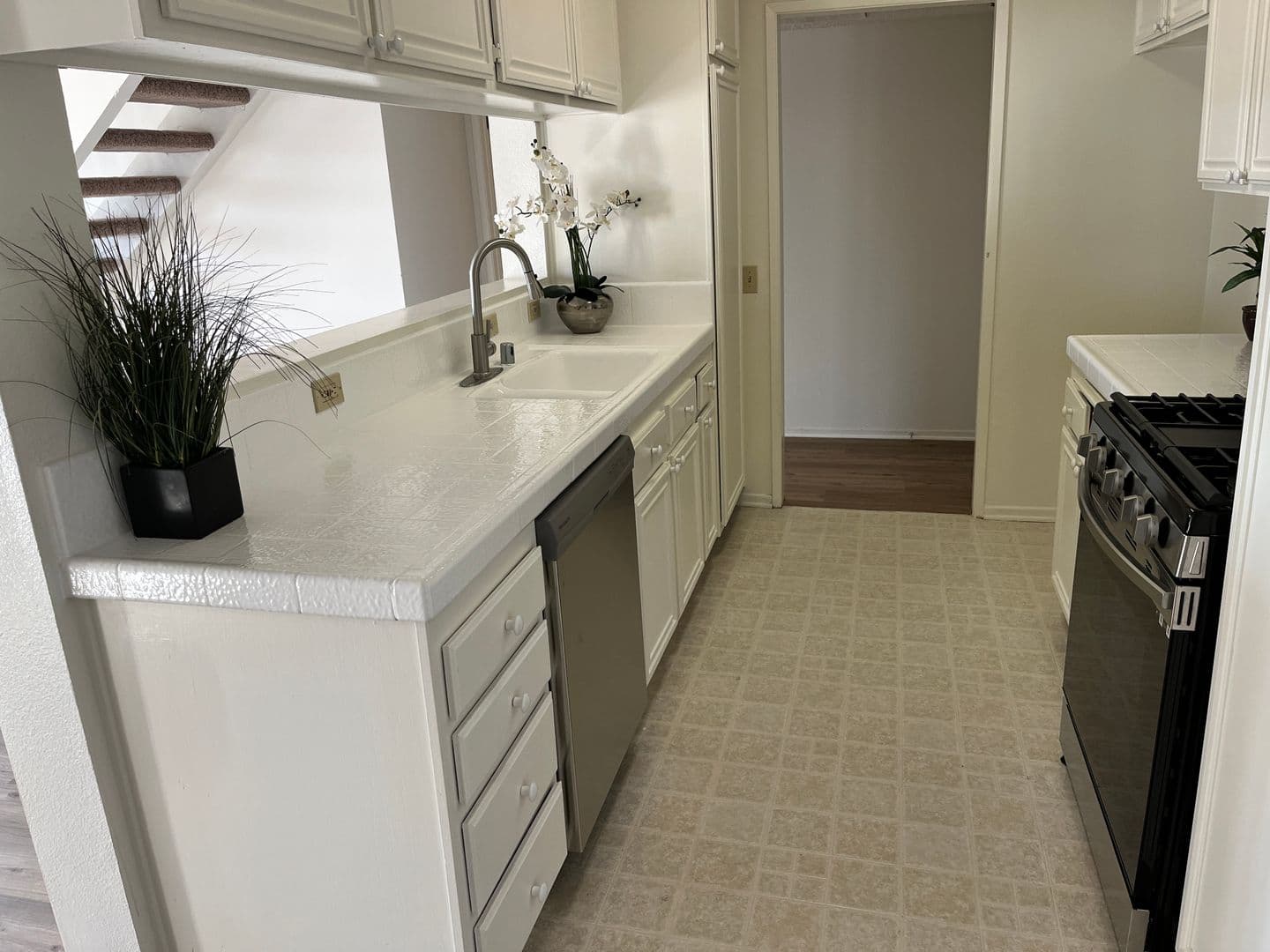 Sherman Oaks Apartment: 5124 Coldwater Canyon Ave.
