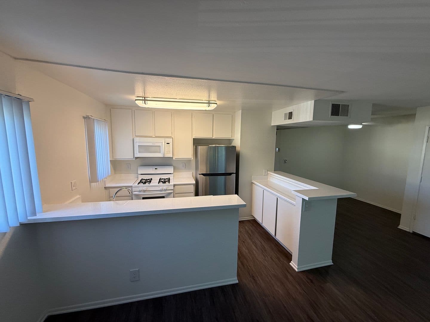 Sherman Oaks Apartment: 14543 Burbank Boulevard