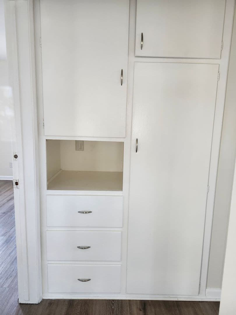 Los Angeles Apartment: 5259 W. Slauson