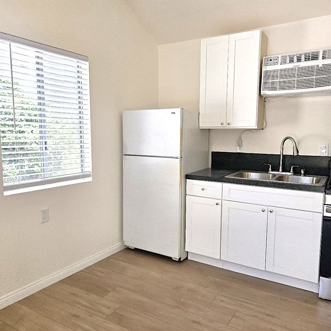North Hollywood Apartment: 5301-5303 Cartwright Ave.