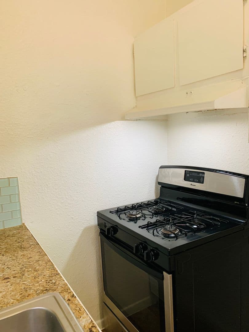 Hollywood Apartment: 6755-6773 Yucca St and 6424 Yucca Street
