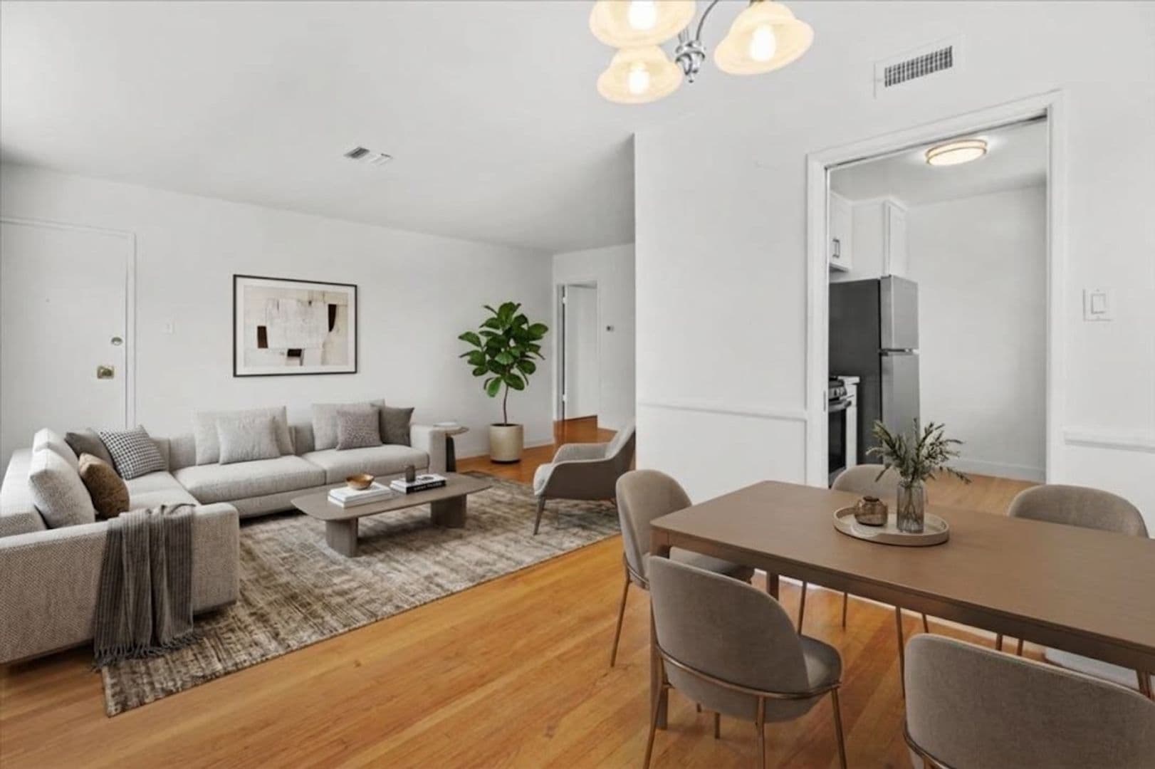 Los Angeles Apartment: 1033 S. Holt Ave.