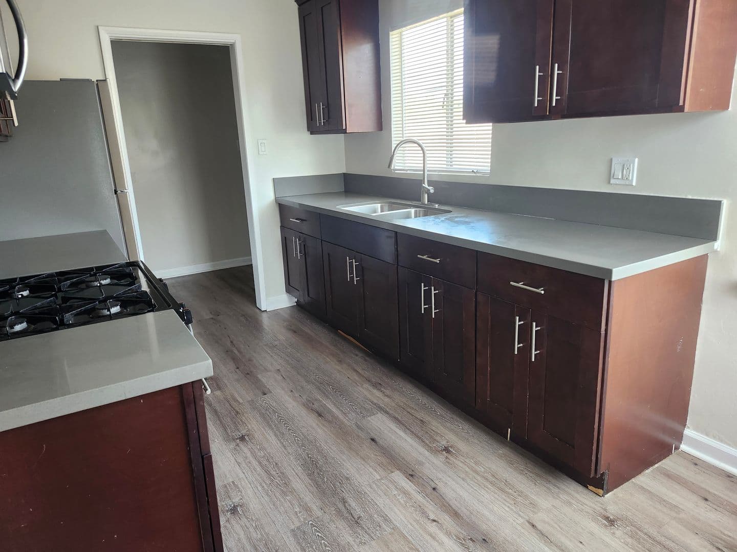Los Angeles Apartment: 5259 W. Slauson