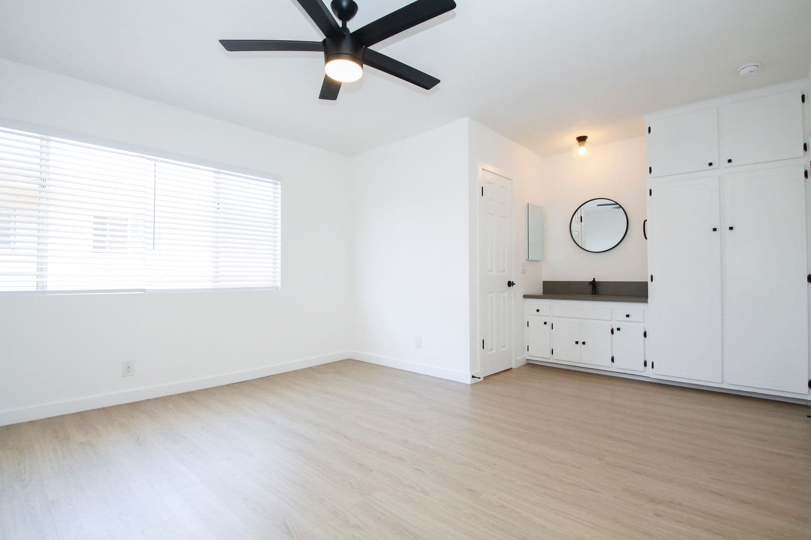 Hawthorne Apartment: 4378 W. 138th St.
