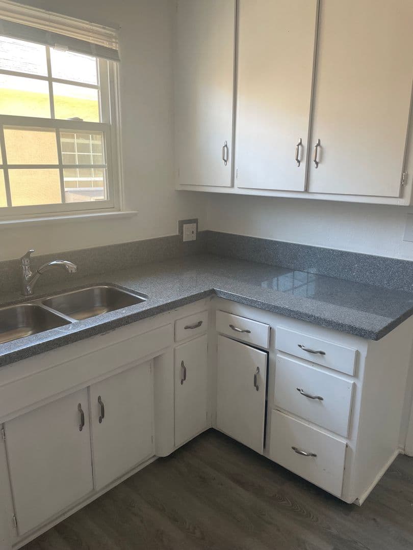 Van Nuys Apartment: 15509-15513 Victory Blvd