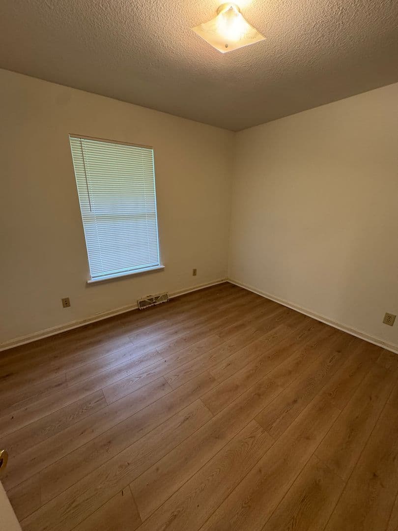 Columbia House: 114 Oak St