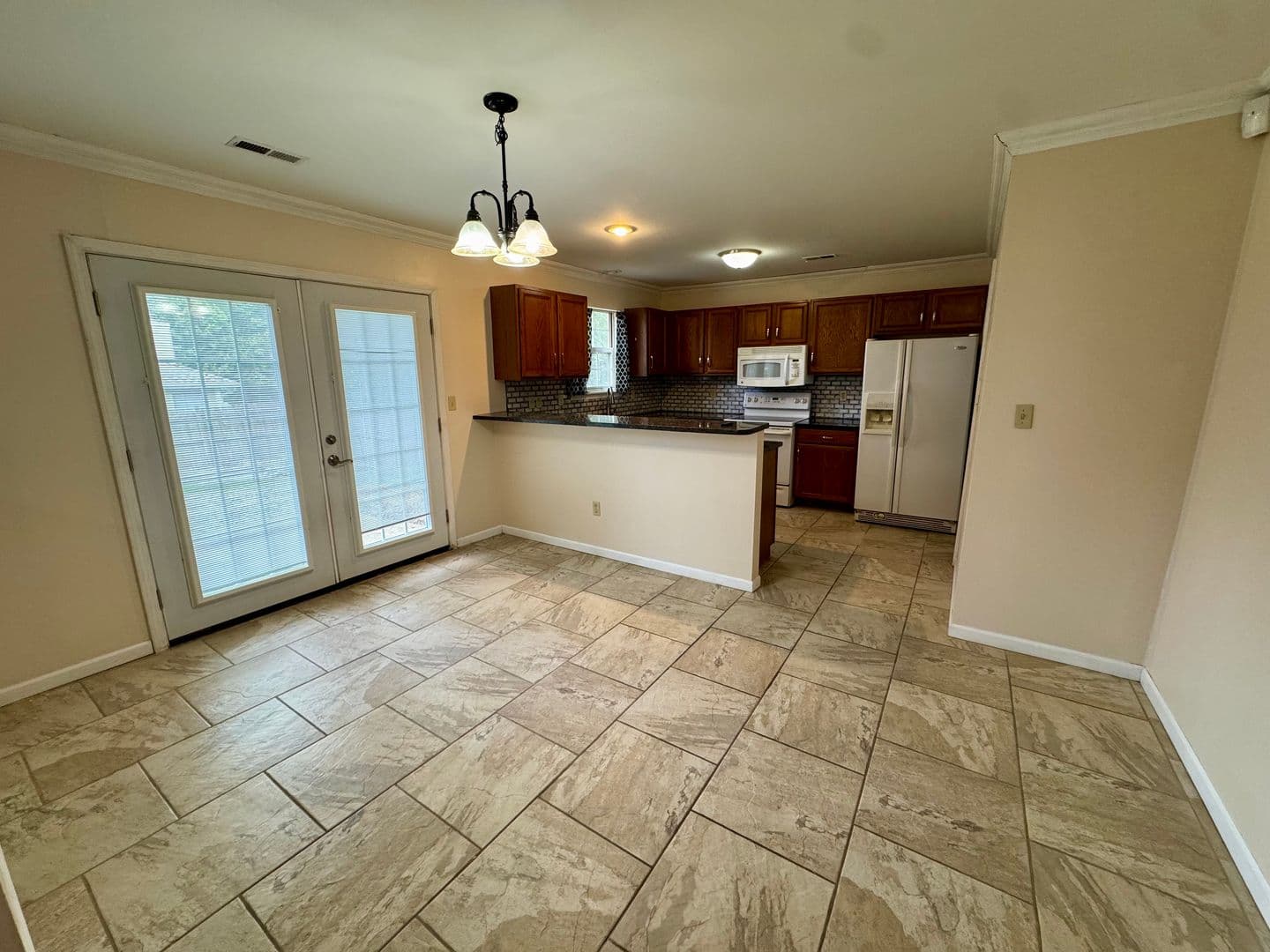 Columbia House: 2105 Saratoga Dr