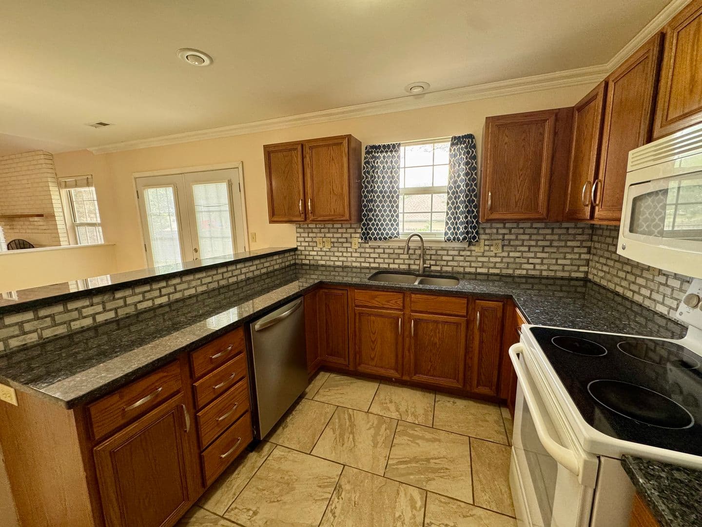 Columbia House: 2105 Saratoga Dr