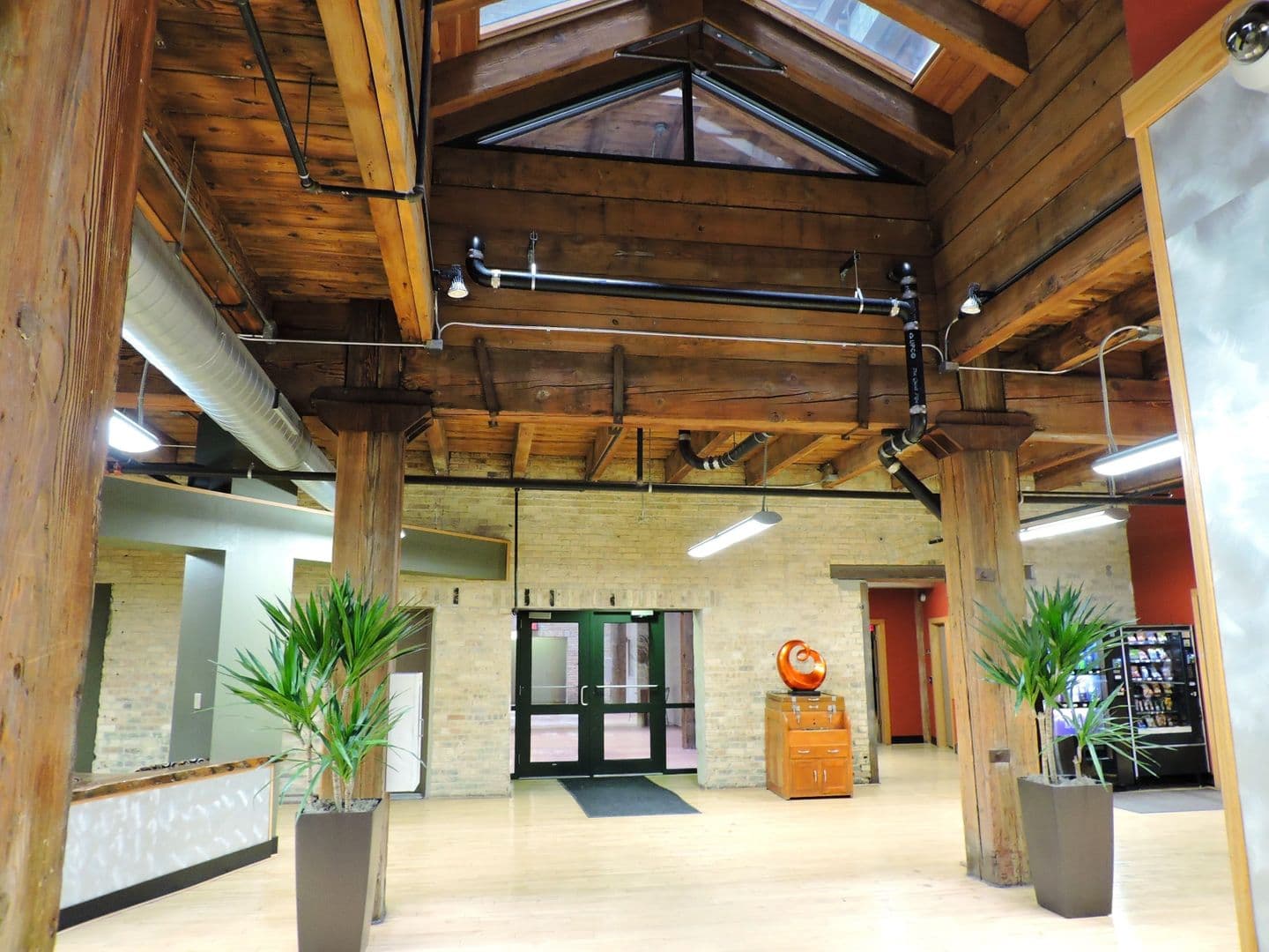 Milwaukee Apartment: 133 W Oregon St