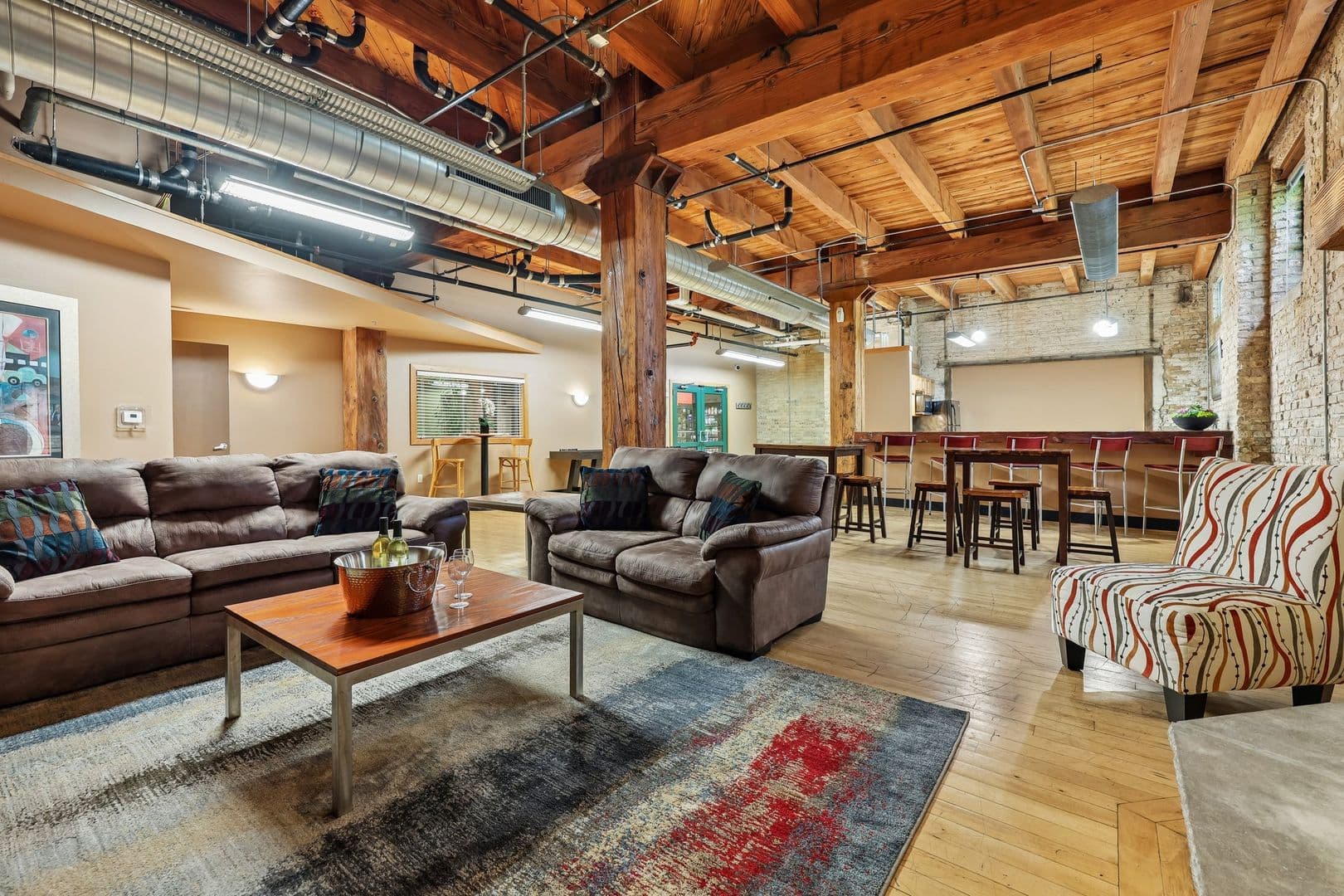 Milwaukee Apartment: 133 W Oregon St