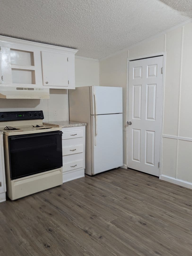 Cabot Apartment: 1000 W. Locust Street