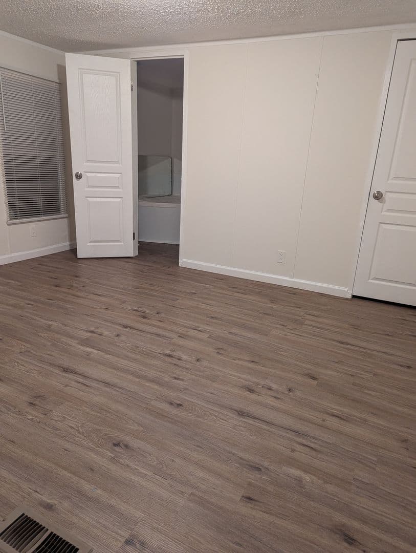 Cabot Apartment: 1000 W. Locust Street