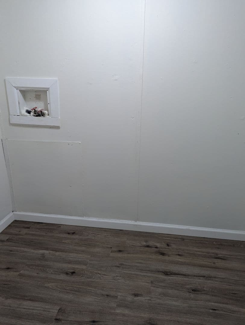 Cabot Apartment: 1000 W. Locust Street