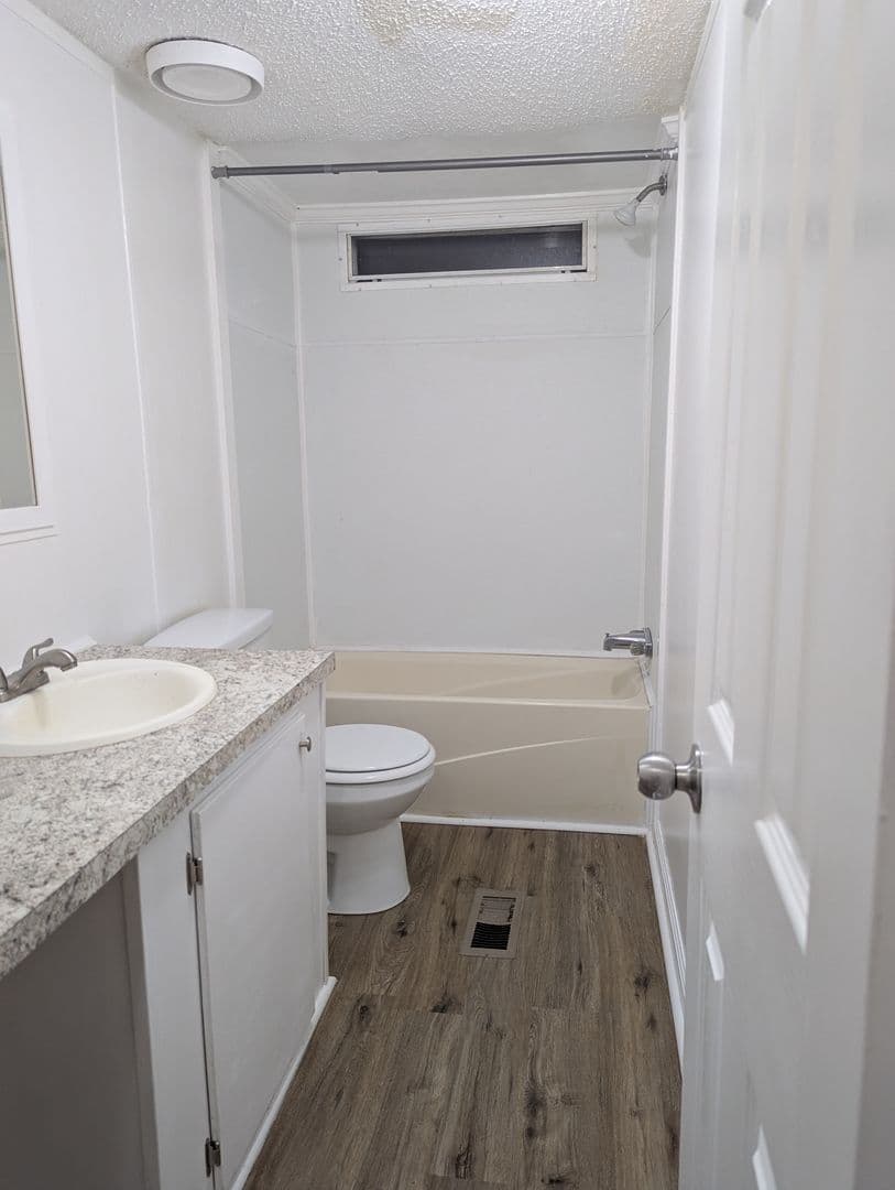 Cabot Apartment: 1000 W. Locust Street
