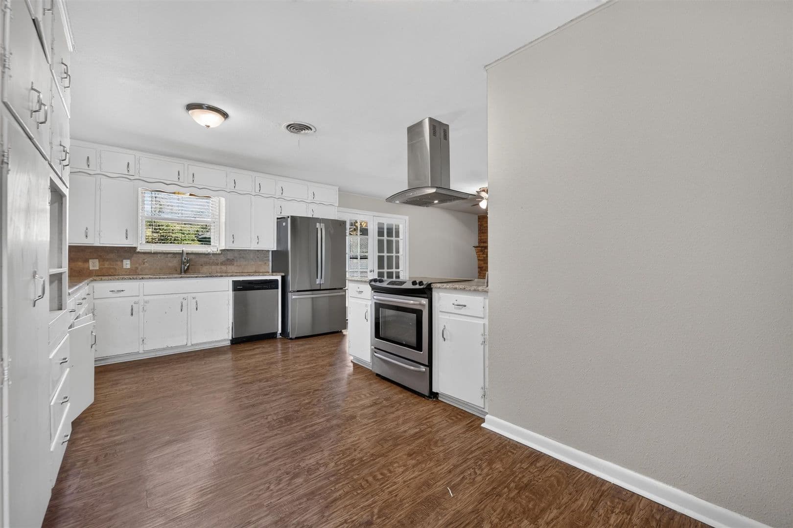 Fort Worth House: 5900 Whitman Ave.