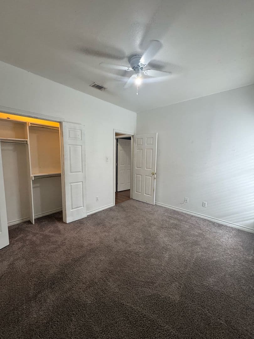 Denton House: 201 E Windsor Dr